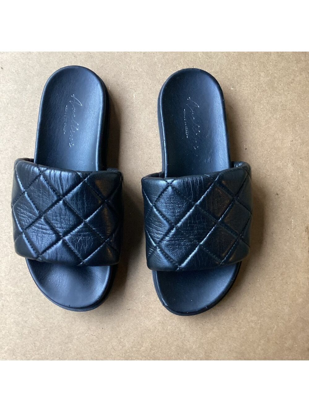 Avellini black quilted made in Italy casual slides, size 7